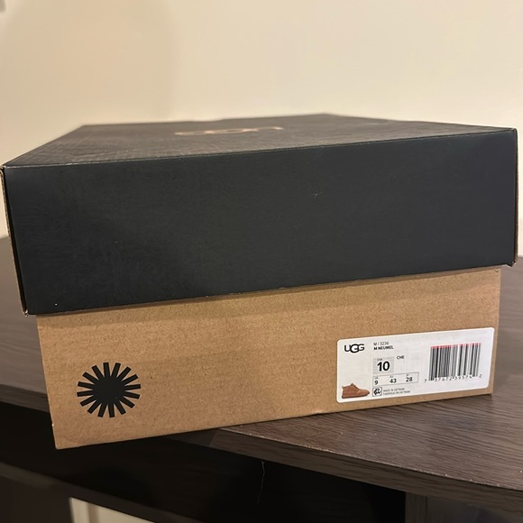 UGGS - Picture 5 of 6